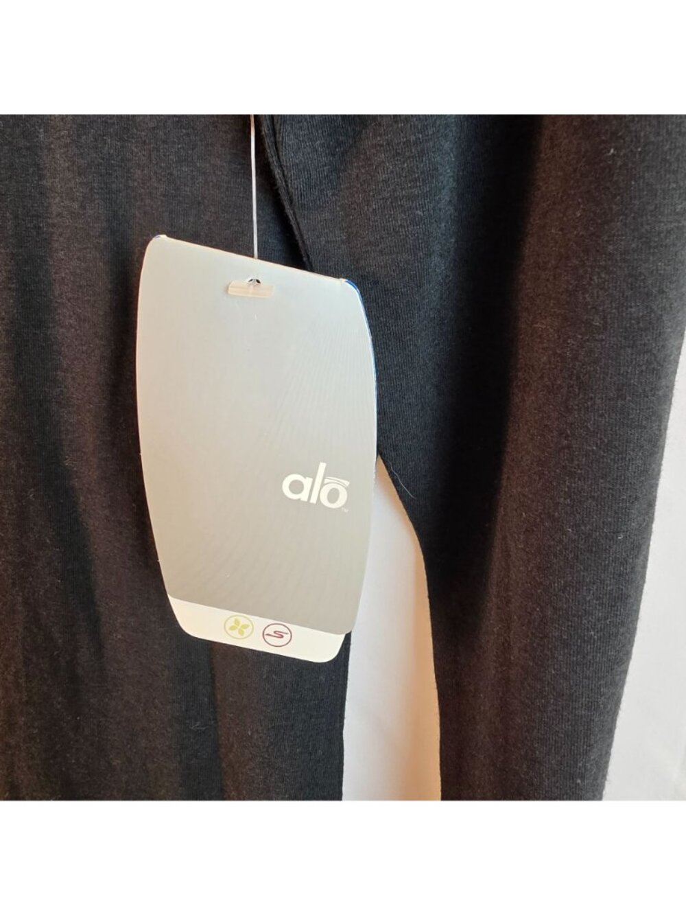 Alo Yoga Black Long Sleeve Tee Men Size L NWT Crab Embroidered Stretch Shirt - Picture 6 of 7